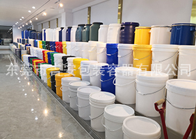 操骚屄图片吉安容器一楼涂料桶、机油桶展区